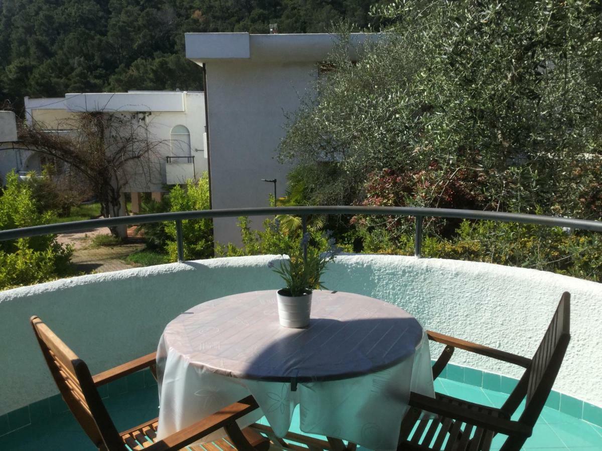 Residence I Faraglioni Mattinata Bagian luar foto