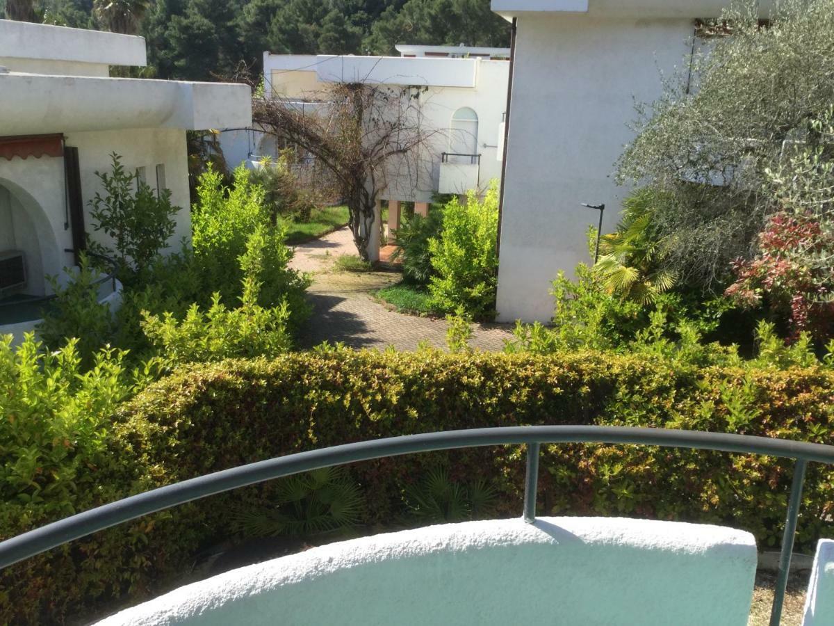 Residence I Faraglioni Mattinata Bagian luar foto