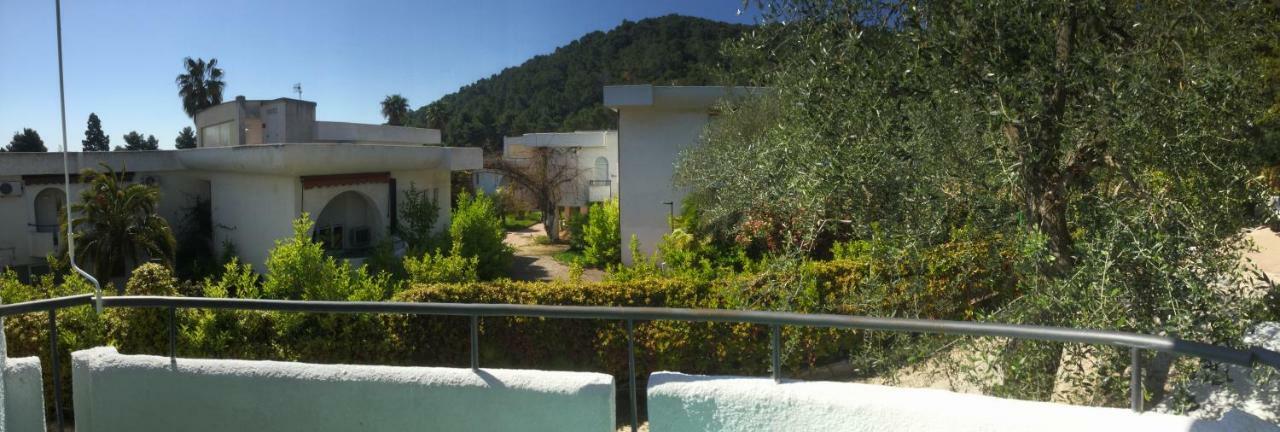 Residence I Faraglioni Mattinata Bagian luar foto