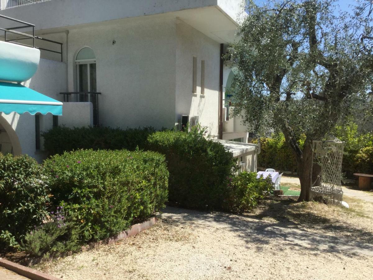 Residence I Faraglioni Mattinata Bagian luar foto